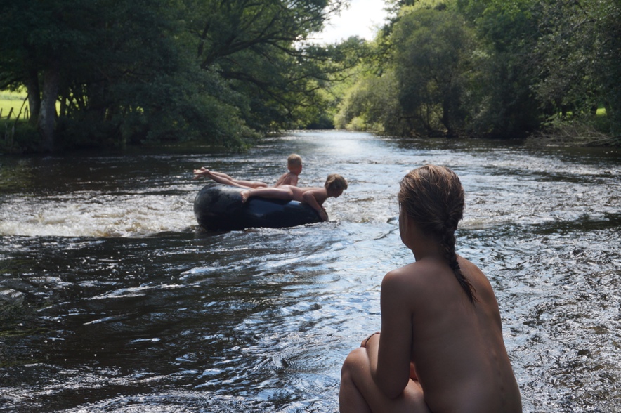 Aimée Porcher - Heerlijk ontspannen in de rivier